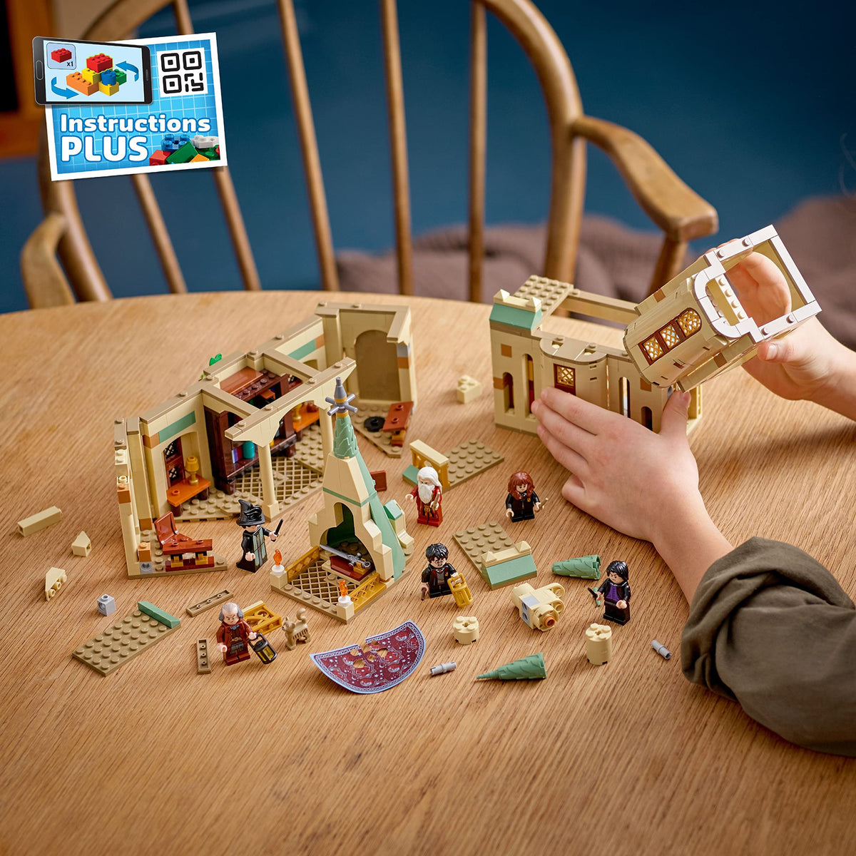 Harry Potter Castle Toy Set with 6 Minifigures Y5199
